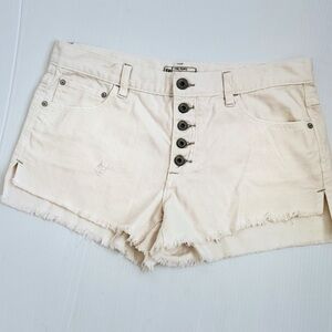 Free People white size 28 Casual frayed hem jeans Shorts